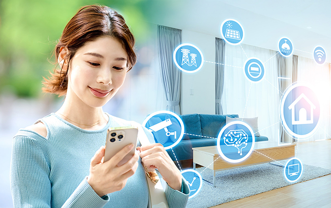 在宅を装い、遠隔で留守宅を見守るスマートホームを実現するには